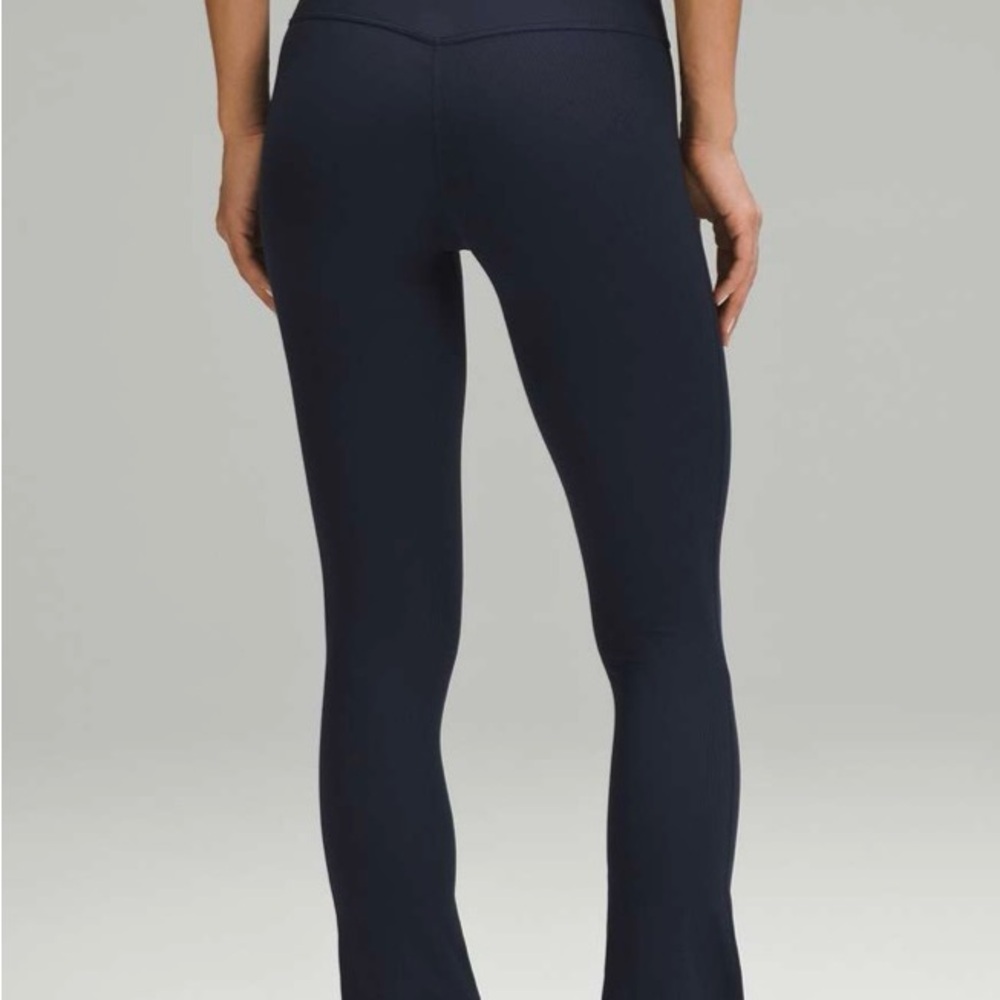 Lululemon blk ribbed regular mini-flare perfect condition! Worn once!